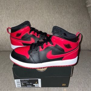 Air Jordan 1 Mid Chicago Bred “Banned” 2020